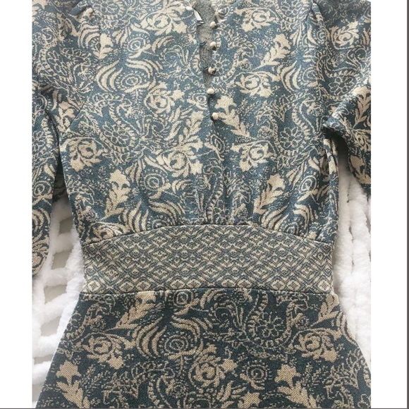 Beautiful Flower Dress ** NEW** - Picture 3 of 6